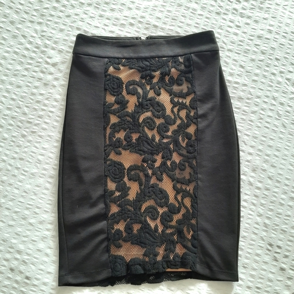 DYNAMITE Black & Tan Lace Overlay Knee Length Pencil Skirt, Size Small